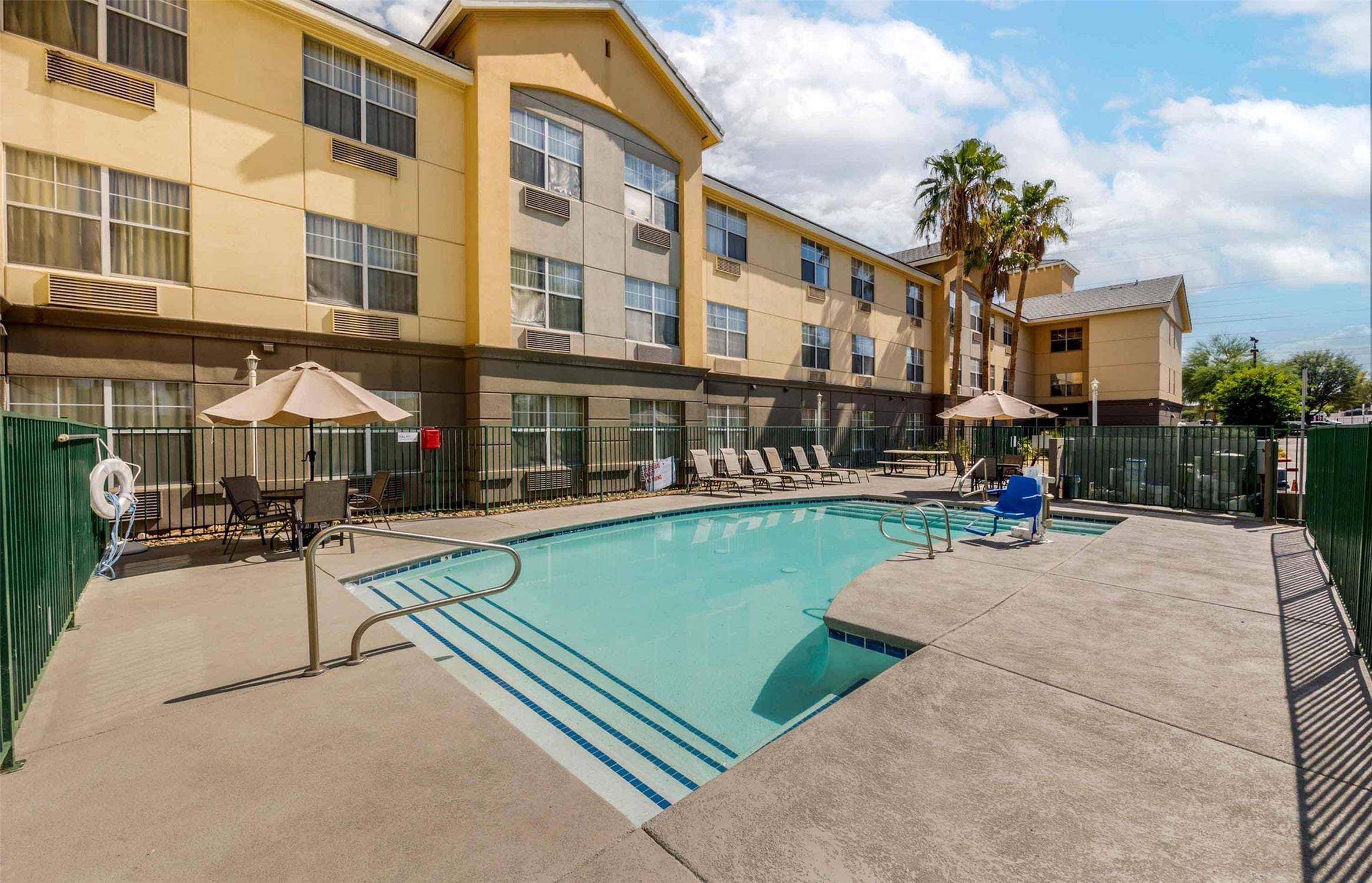 MainStay Suites Las Vegas Flamingo 5/6