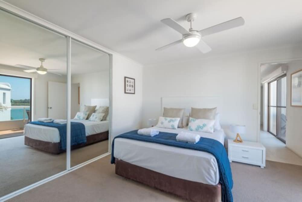 2 Bedrooms, Deluxe, Apartment, Queen and Twin Beds, Partial Water View
