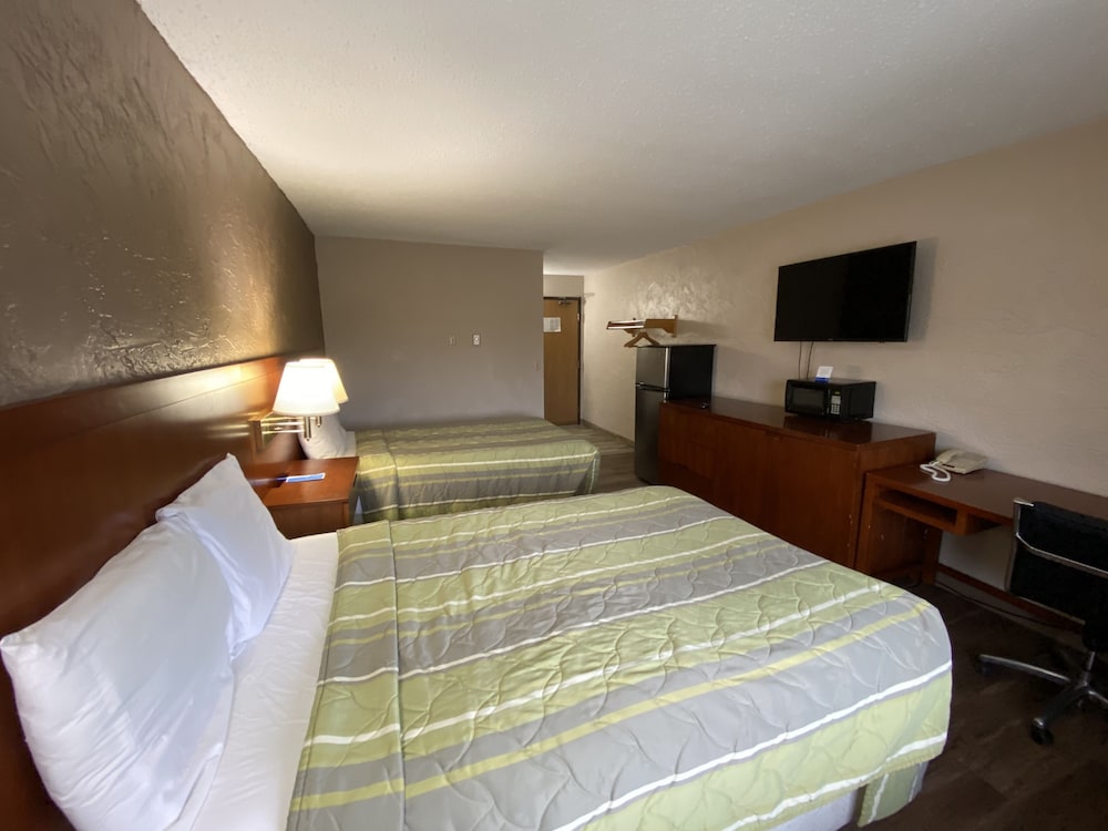 Rodeway Inn & Suites Grand Rapids Southeast 21/39