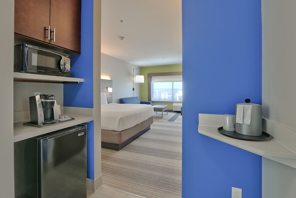 Holiday Inn Express & Suites Houston East - Beltway 8 36/53