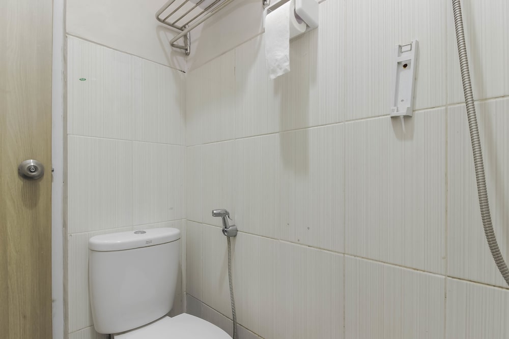 Reddoorz Plus Near Lippo Cikarang Mall 20/21