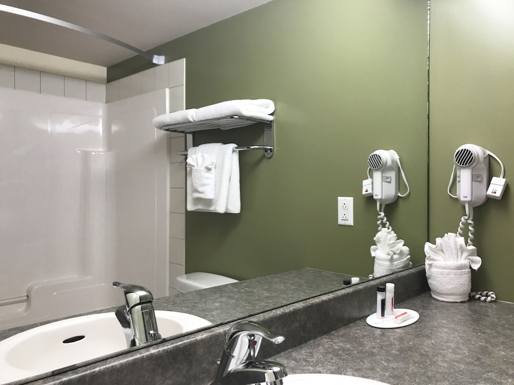Super 8 By Wyndham Amherst NS 25/49