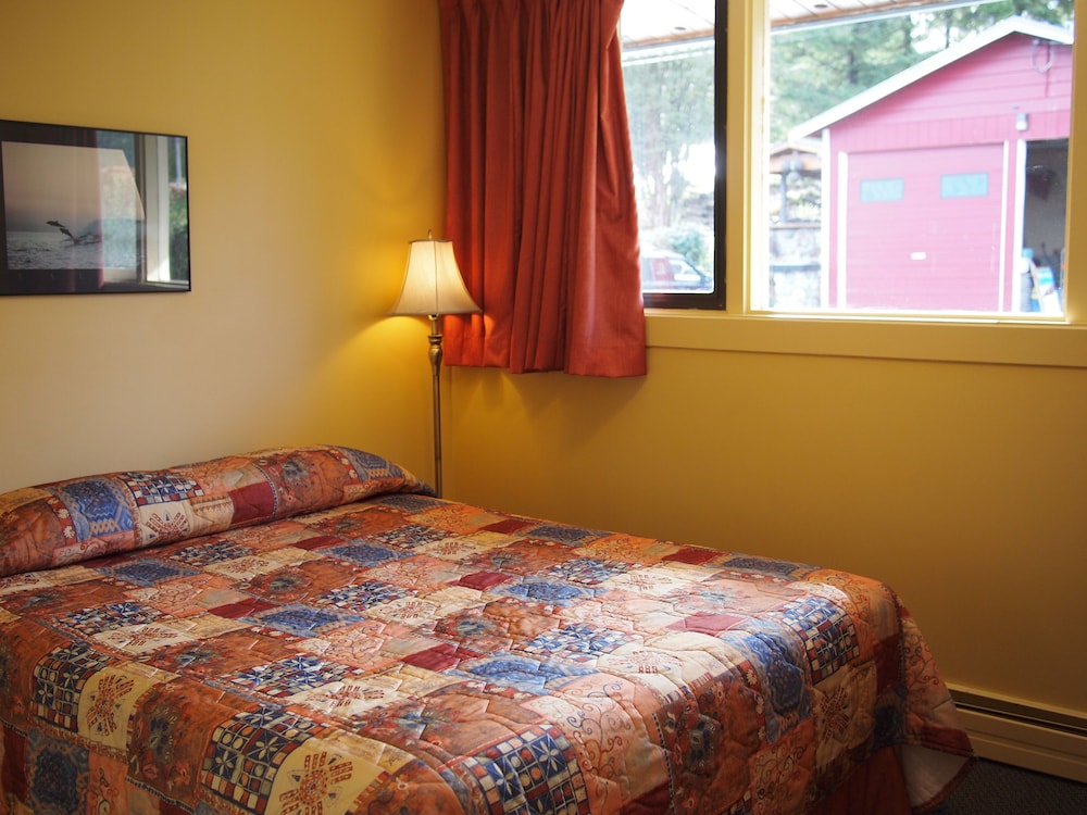 West Coast Motel 16/64