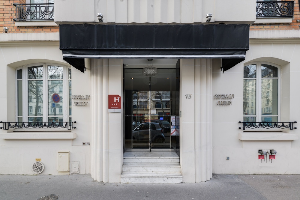 Pavillon Nation Hotel in PARIS