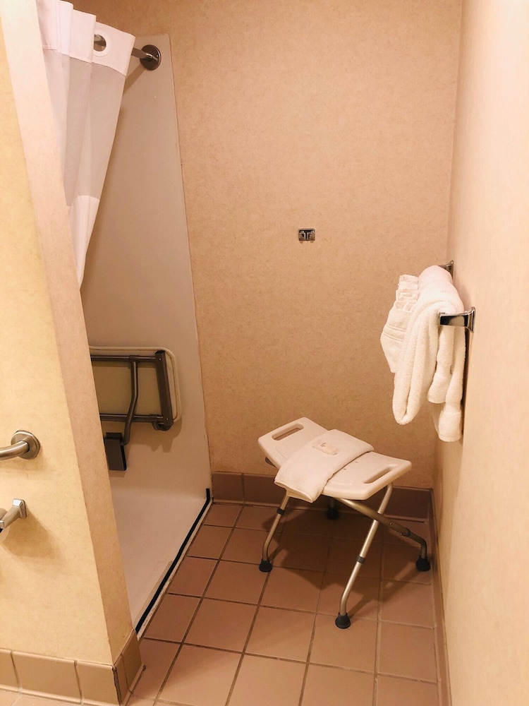 Studio6 Suites Butte, MT I-90 I-15 21/42