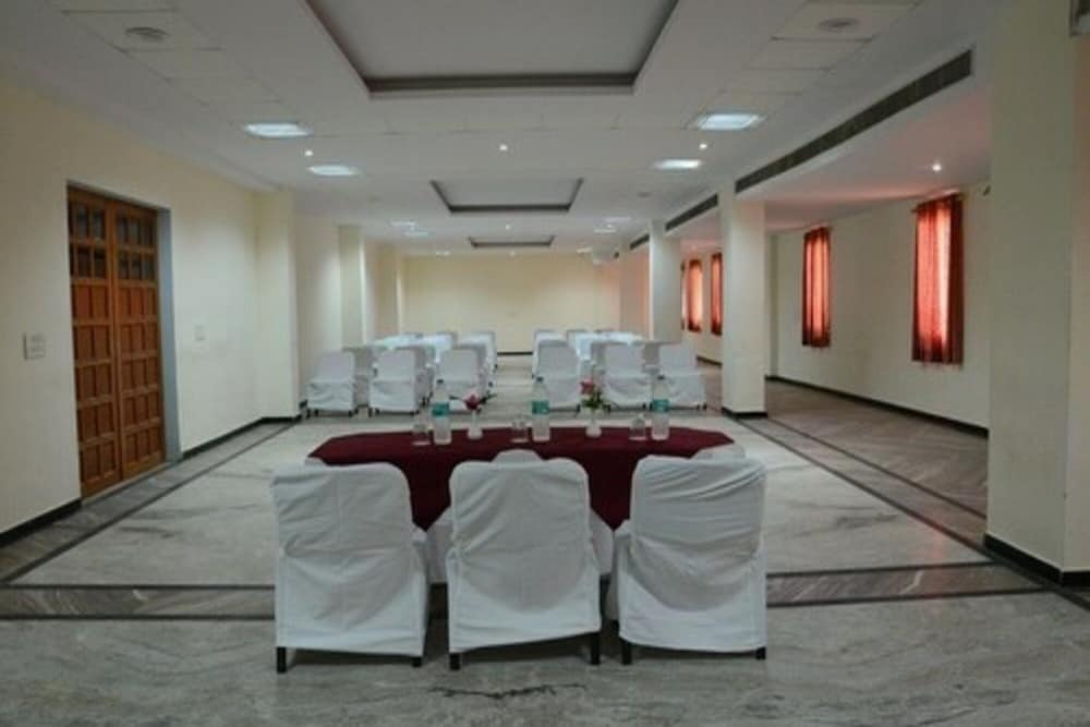 Hotel Satyam Palace 51/56