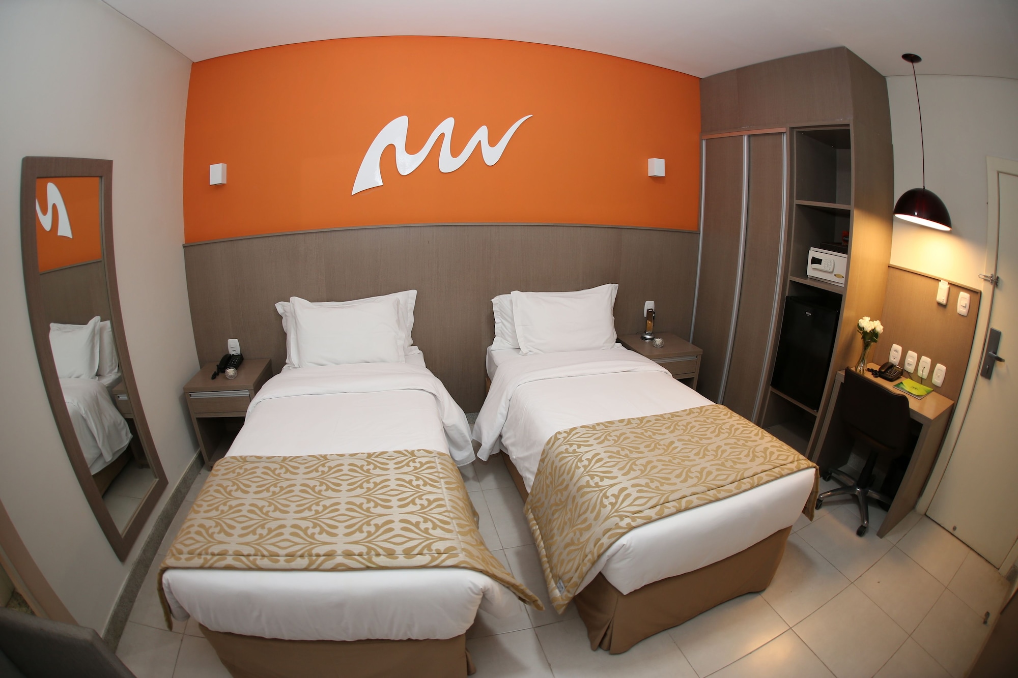 LUXURY, TWIN BEDS