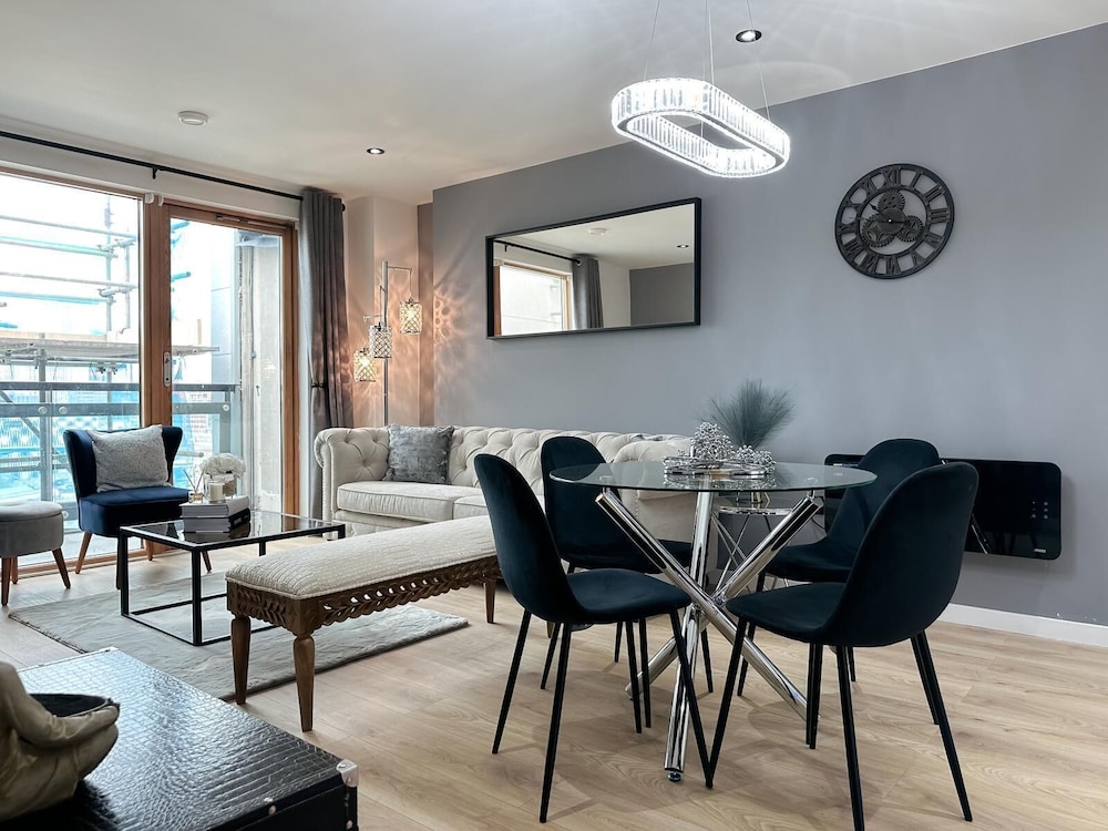 Central Leeds Penthouse 11/19