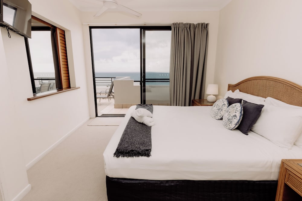The Point Coolum Beach 23/75