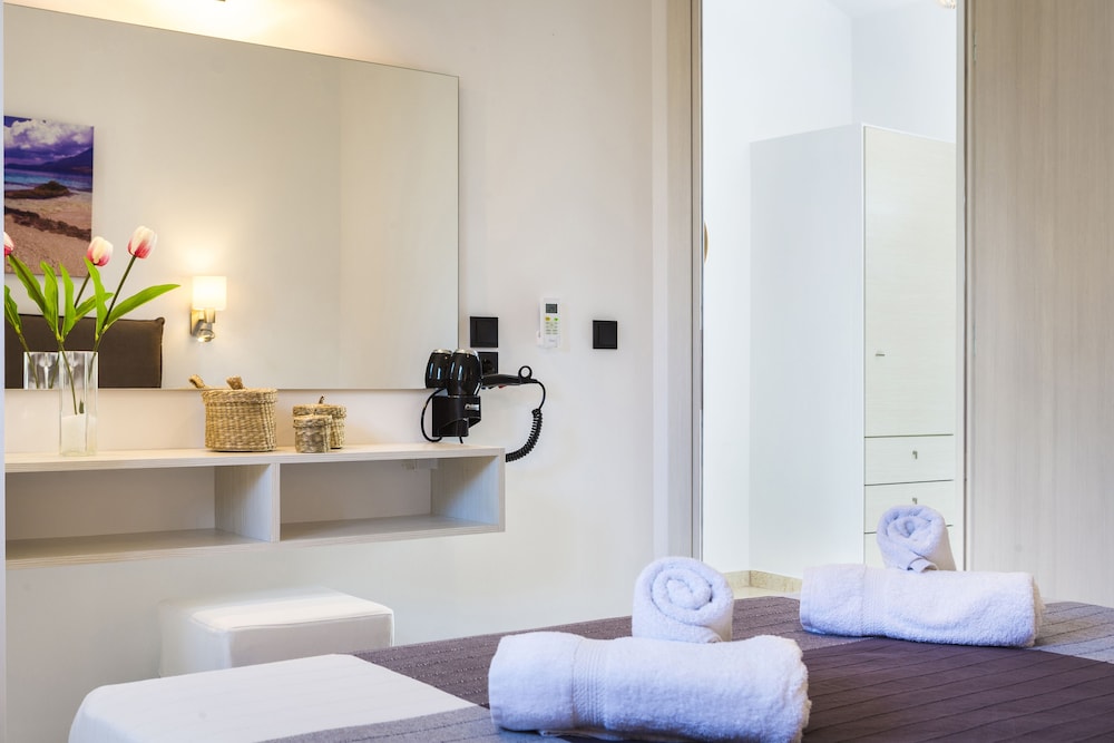 Cypress Garden Villas 4/50