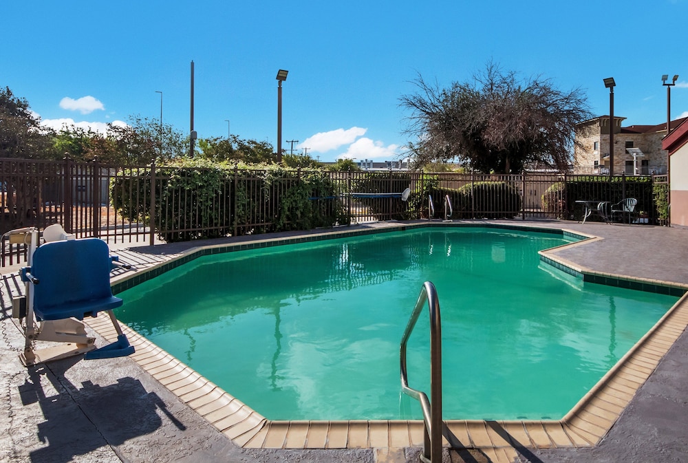 Red Roof Inn San Antonio - Seaworld/Northwest 32/37