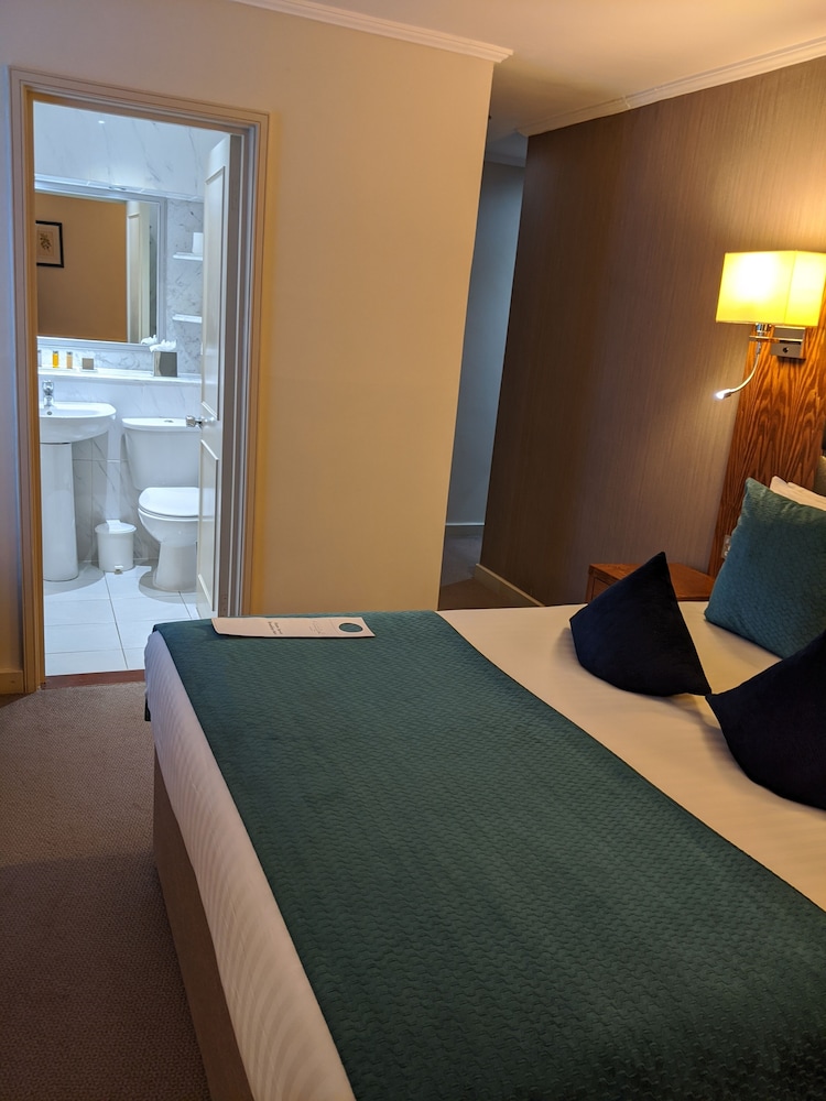 Cotswold Lodge Hotel 9/64