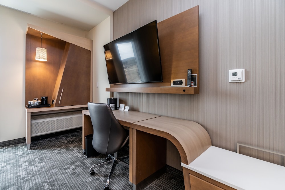 Courtyard By Marriott Burlington 46/47