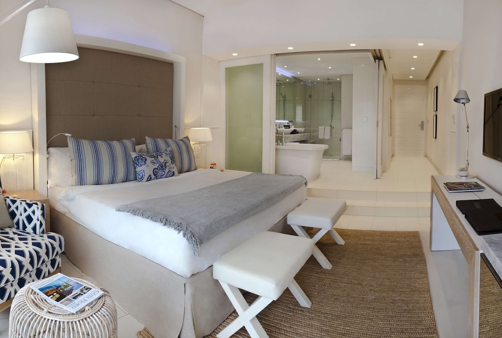 غرفة بريميوم بسرير كينج بإطلالة على البحر، Radisson Blu Azuri Resort and Spa 7/10