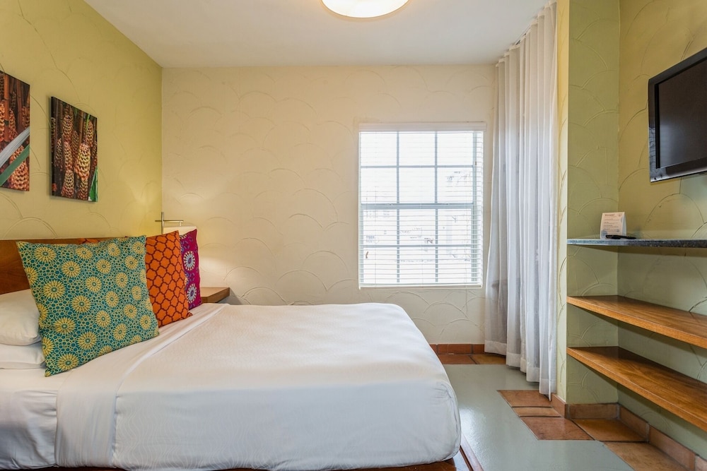 2 BEDROOMS, DELUXE, APARTMENT