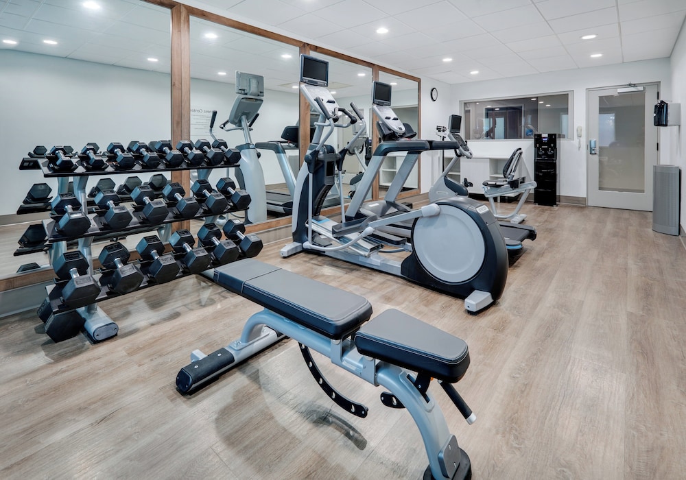 Holiday Inn Express Hotel & Suites San Antonio Nw Near Seaworld 48/76