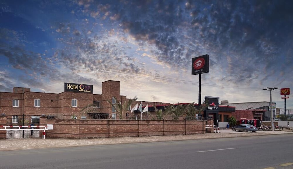 Hotel One Sahiwal 1/50