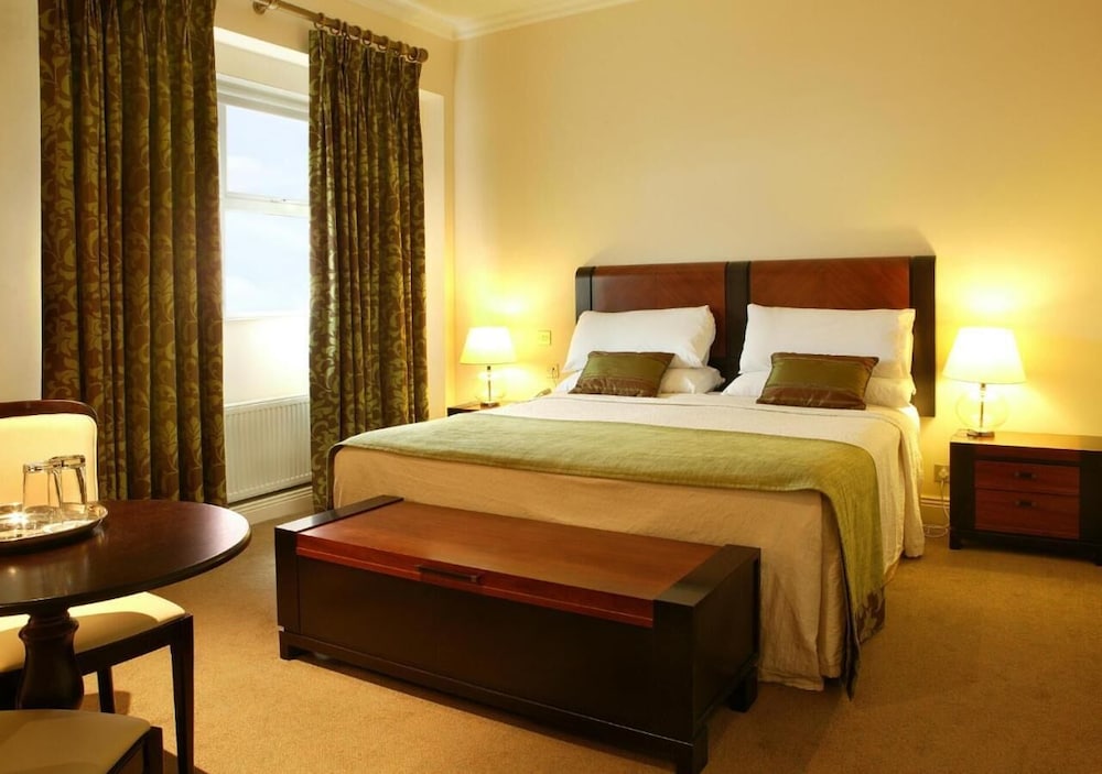 Castle Hotel Macroom 7/28