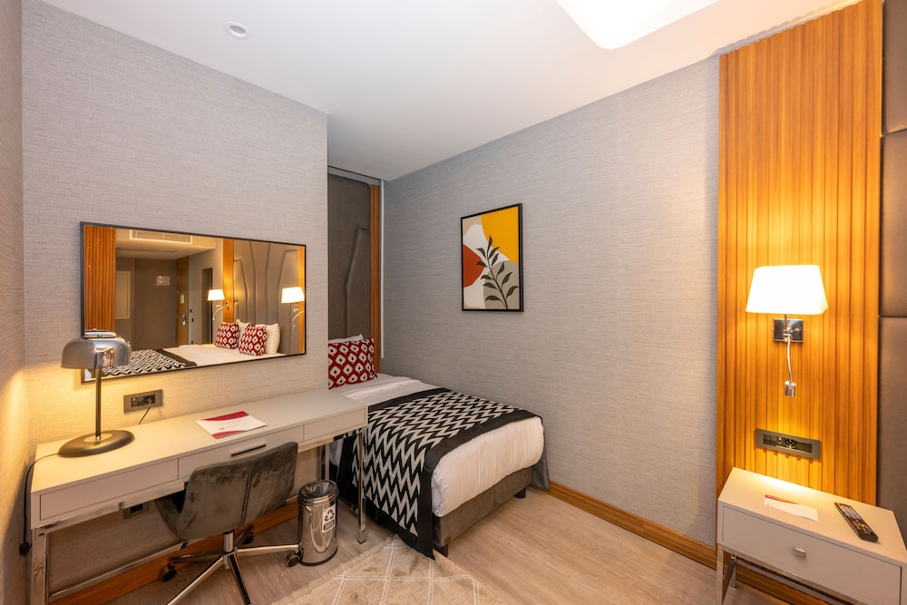 Ramada Encore by Wyndham Istanbul Sisli 28/55