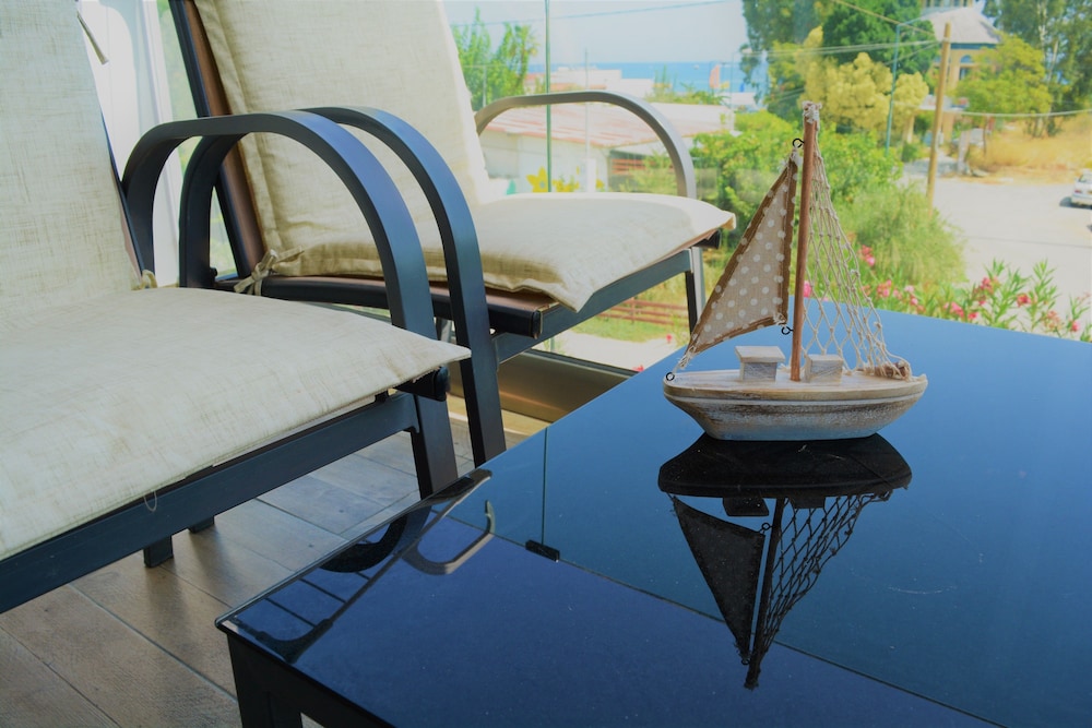 Anelia Boutique Studios And Apartments 35/50