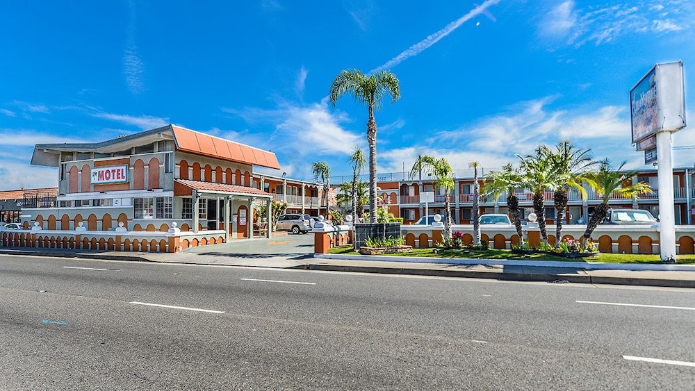 Aqua Venture Inn 18/24