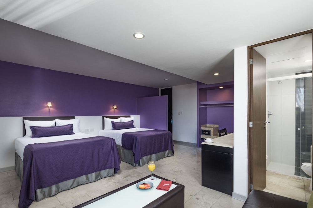 Hotel Senorial 10/56