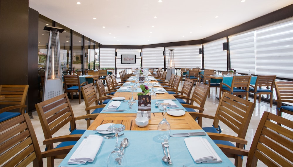 restaurant cafeteria