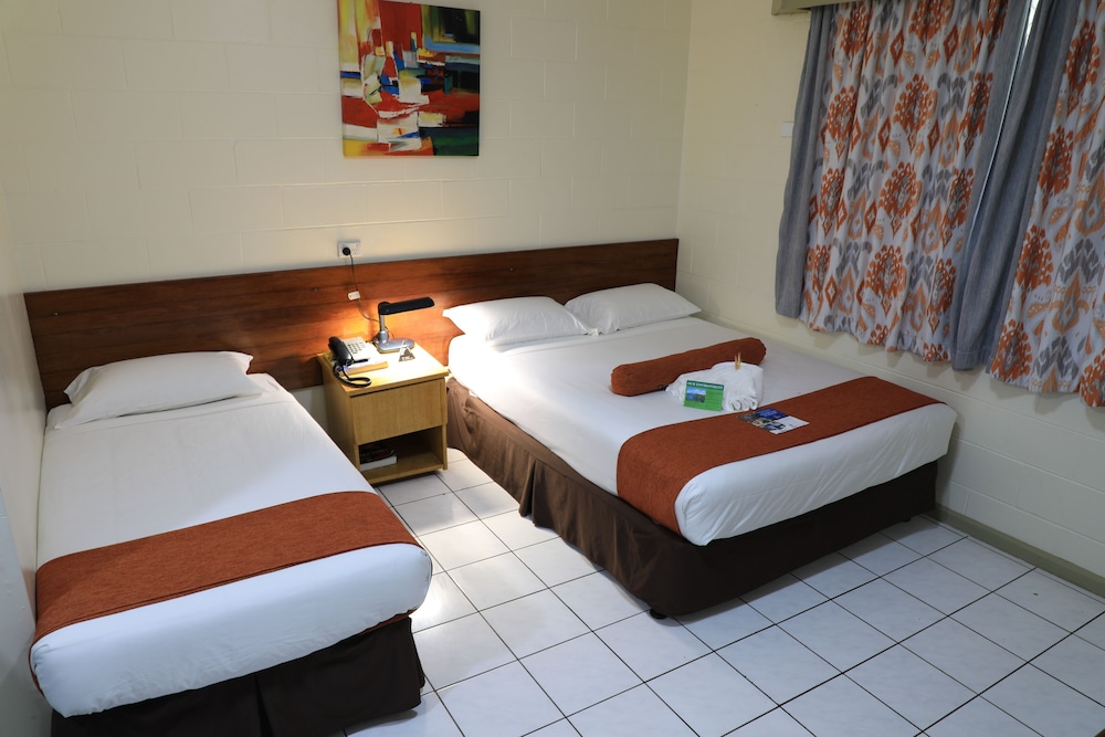 Huon Gulf Hotel and Apartments 18/49
