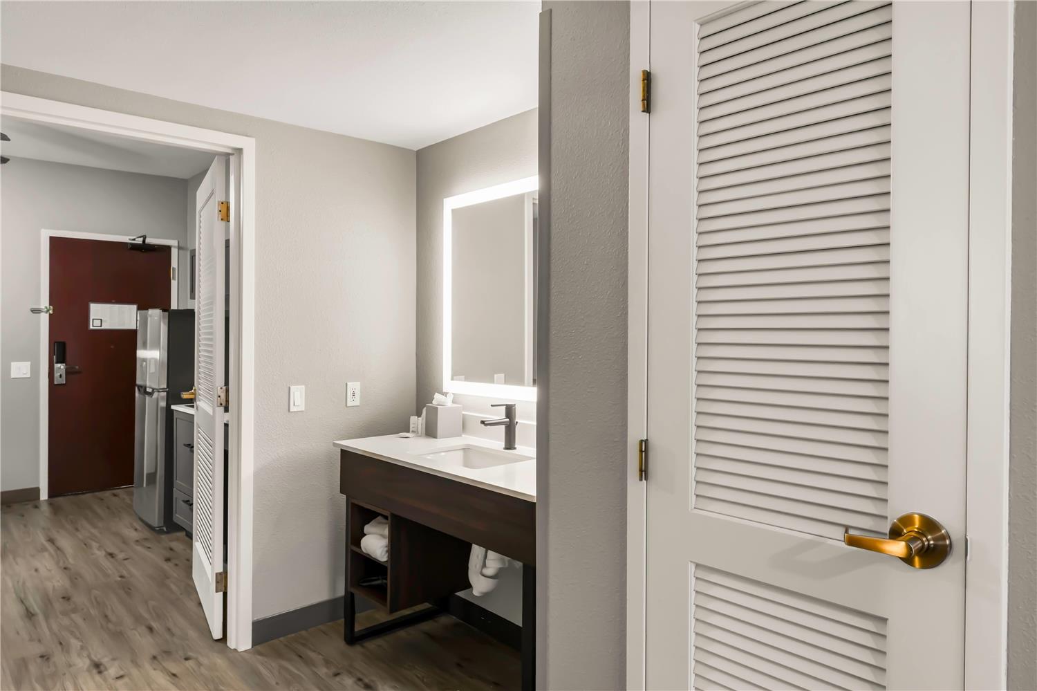 Hawthorn Suites By Wyndham College Station 55/60