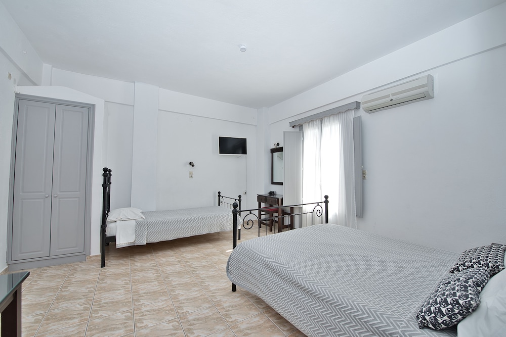 غرفة ثلاثية بسرير مزدوج وسرير فردي، Anessis Santorini 2/8