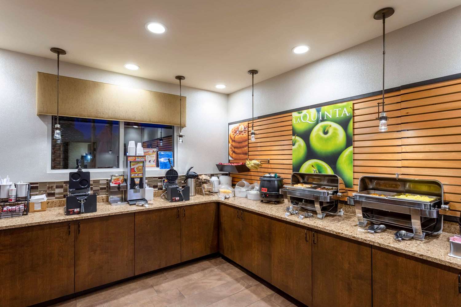 La Quinta Inn Suites Pigeon Forge 9/64