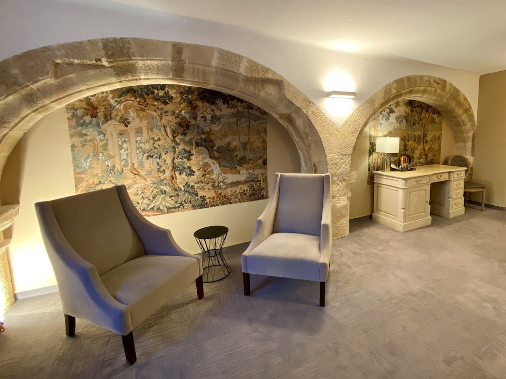 HOTEL DES AUGUSTINS 54/70
