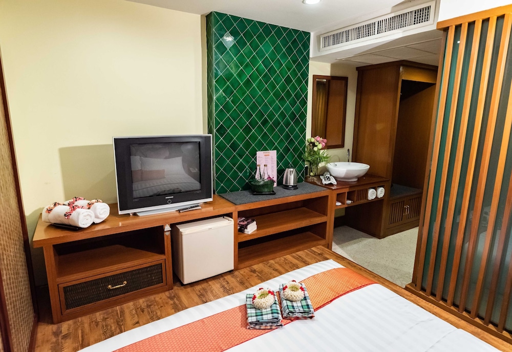 Dang Derm Hotel 49/68