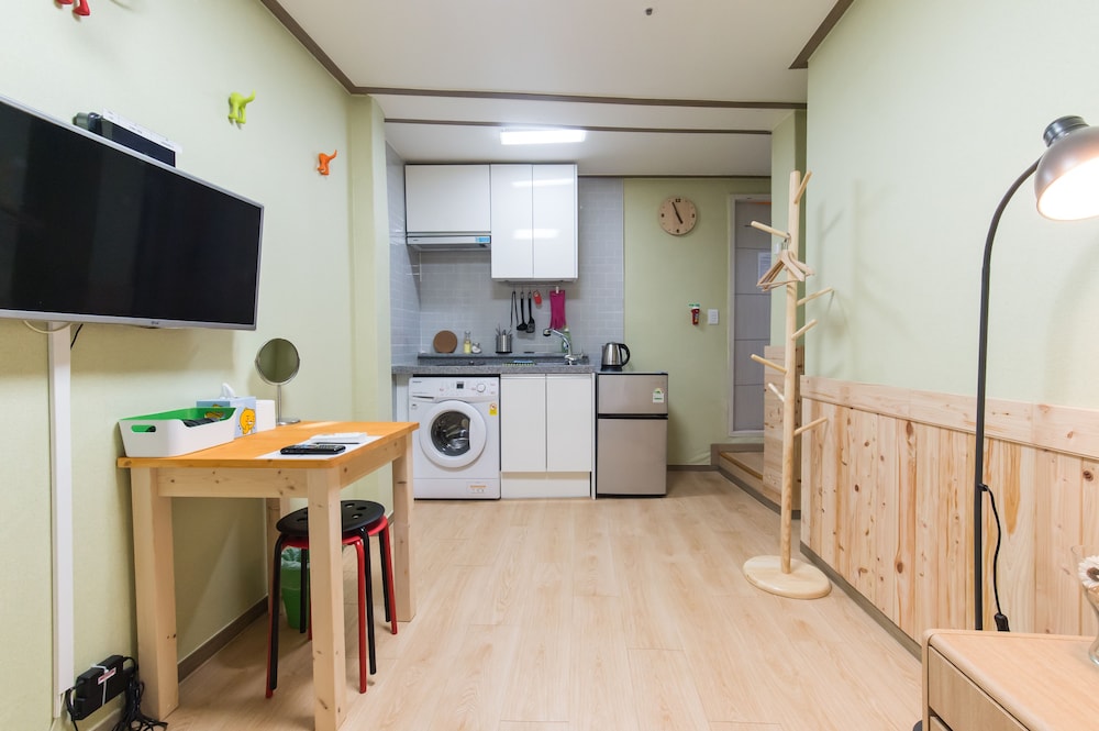 R Guesthouse 52/74