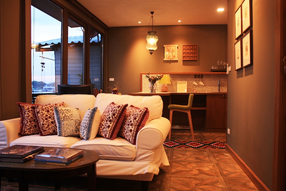ARUN RESIDENCE 18/33