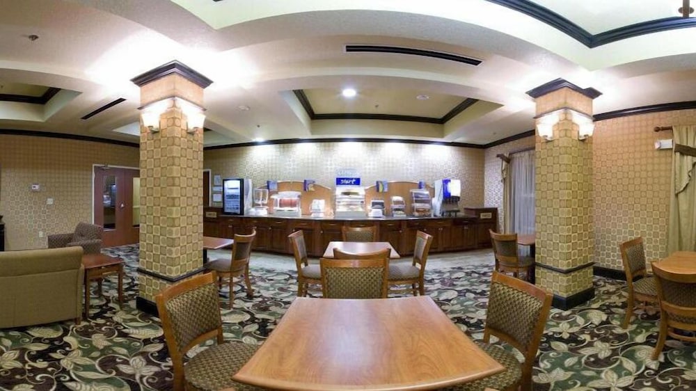 Holiday Inn Express Mccomb 46/53