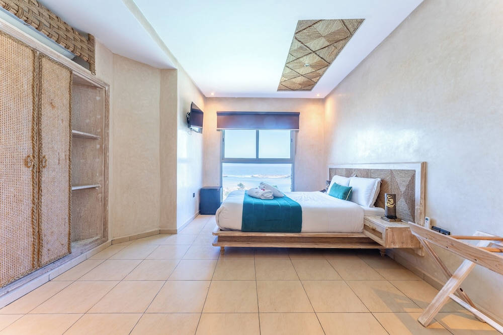 غرفة بإطلالة على البحر مفردة بسرير كينج، Chateau Eden el Rouh And Spa 2/3