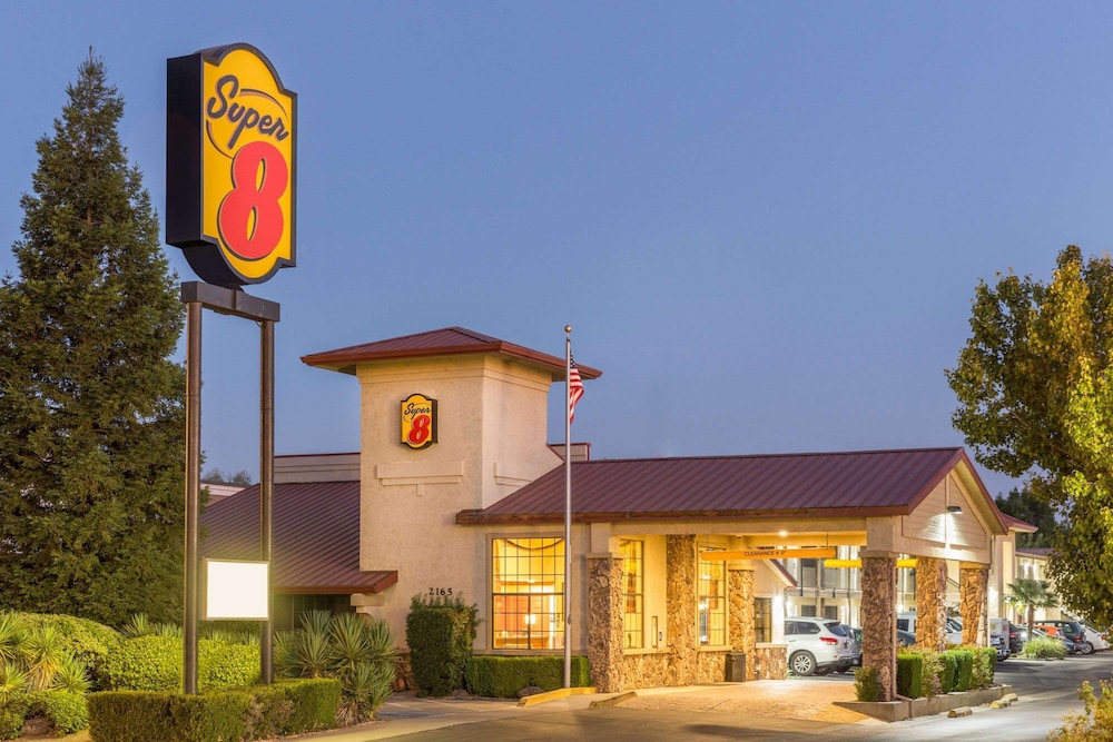 Super 8 by Wyndham Corning in CORNING - CA