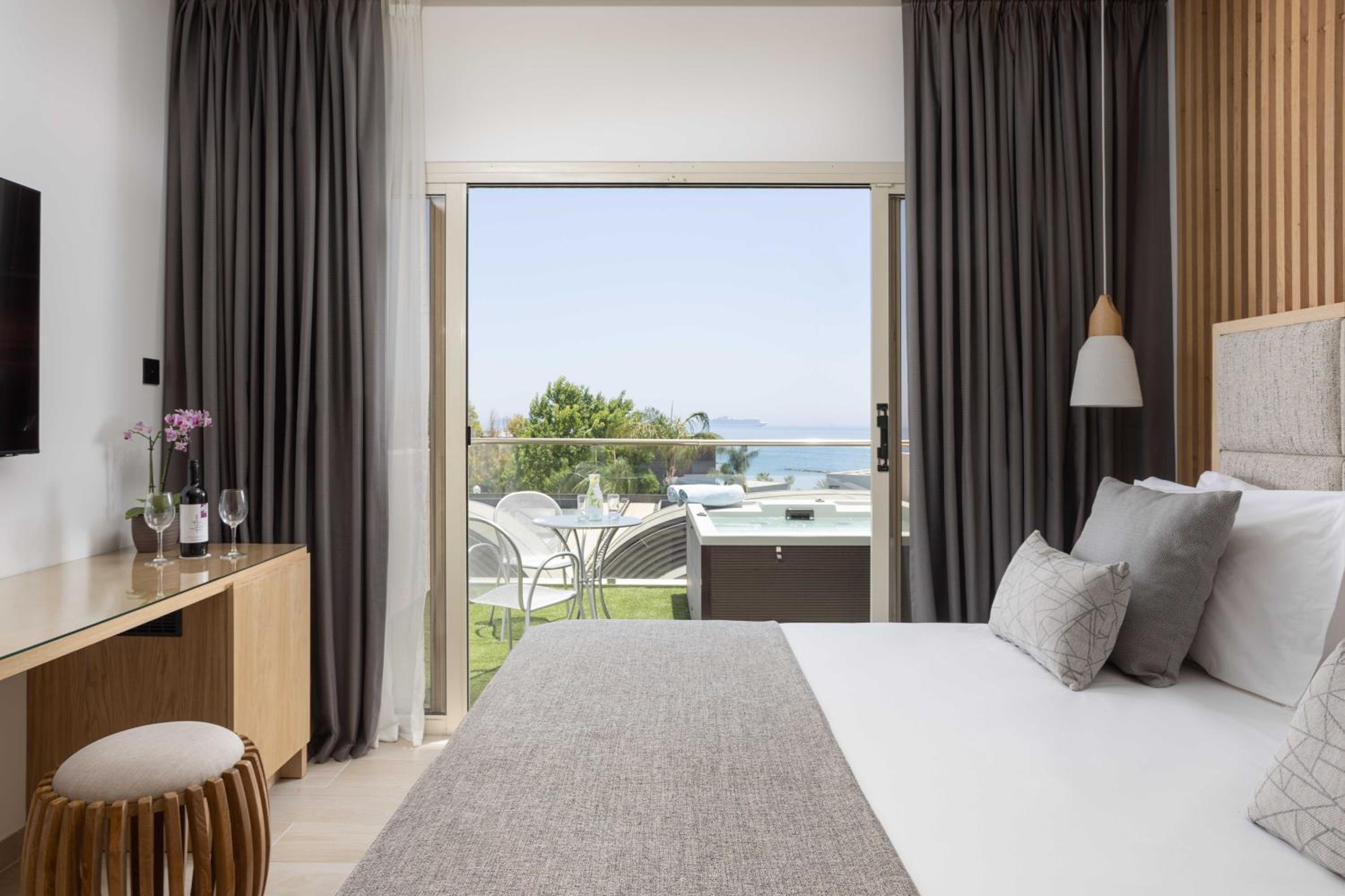 Junior Suite, Double or Twin Bed, Sea View, Outdoor Jetted Tub