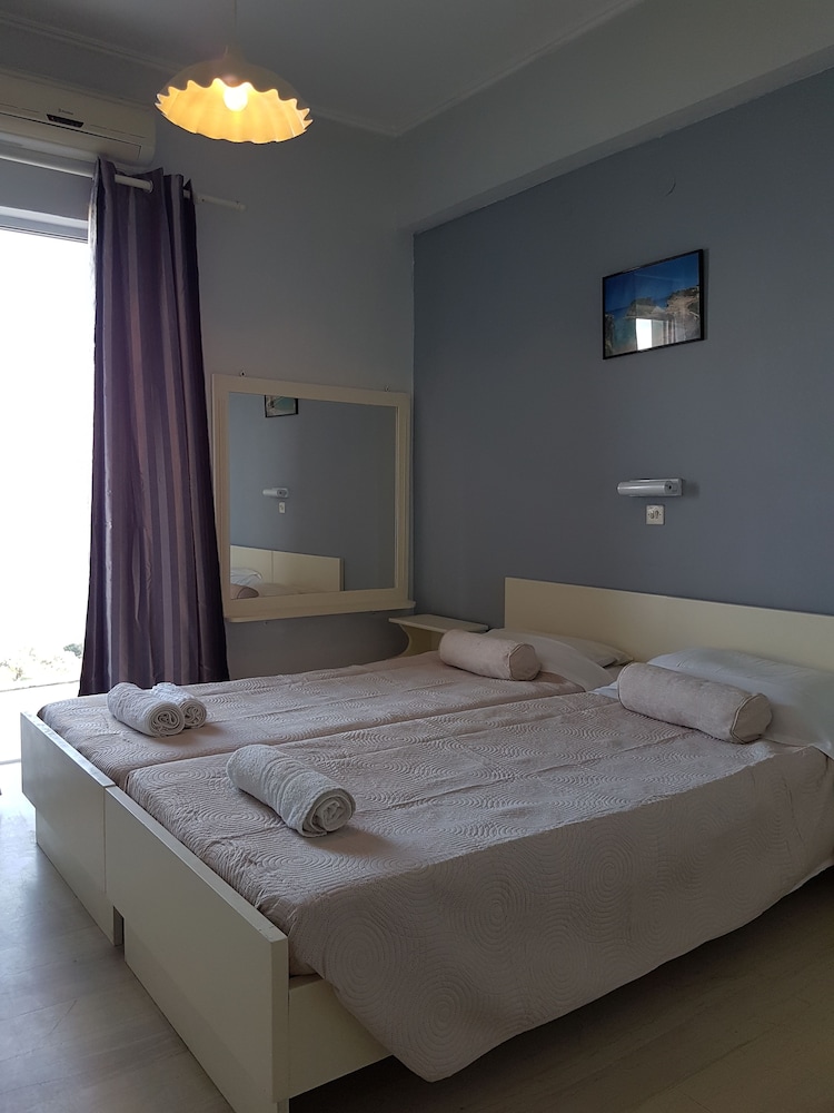 Paradise Apartments 15/43