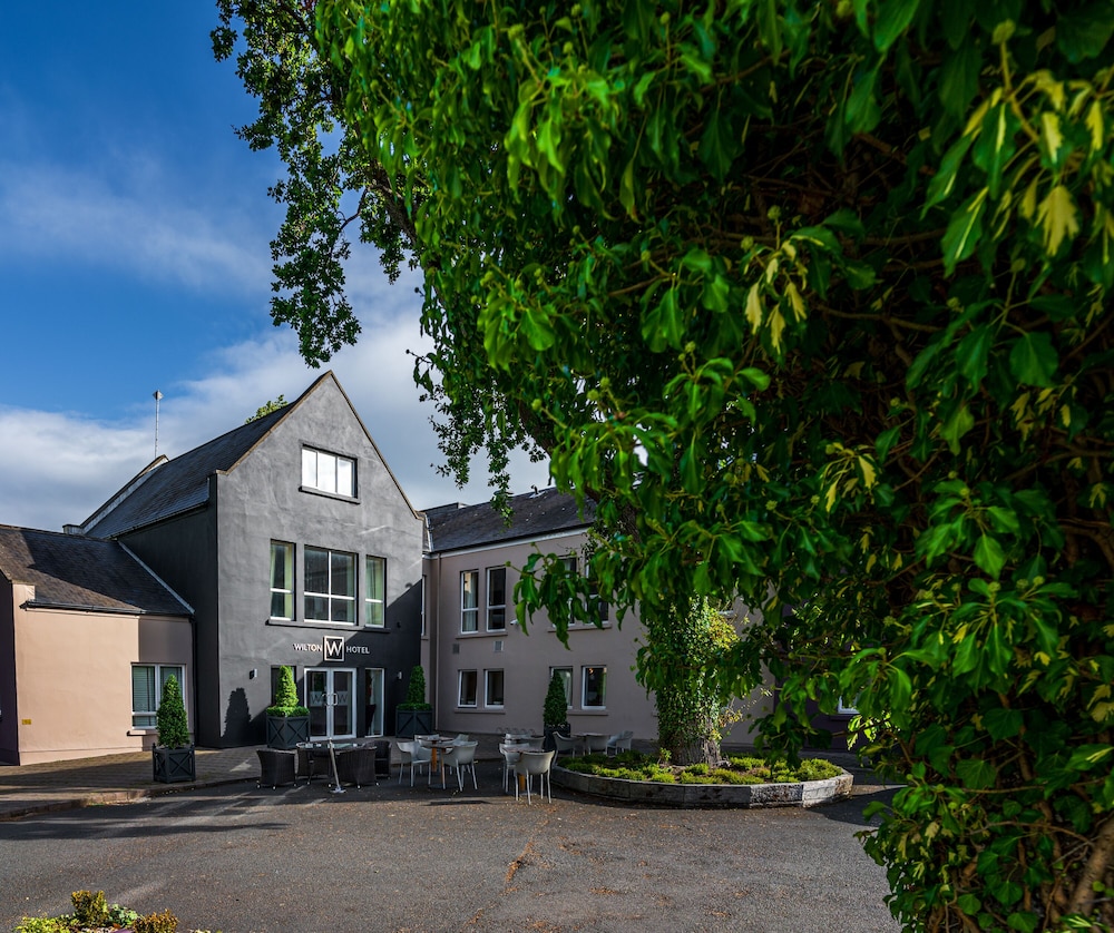 Wilton Hotel Bray 63/69