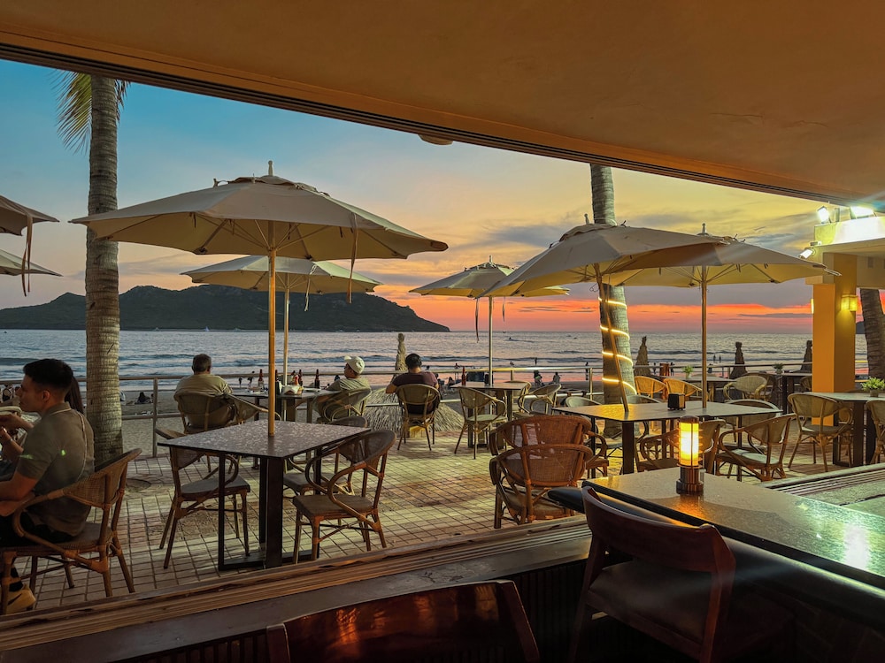 Suites Las Flores Beach Mazatlan 5/50