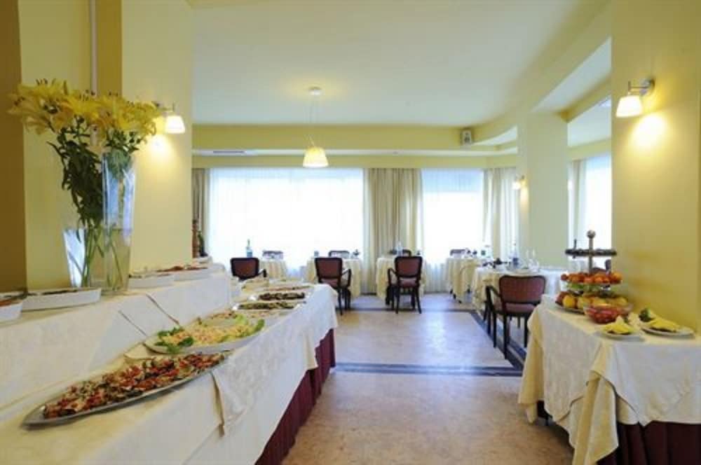 Grand Hotel Mediterranee 44/64