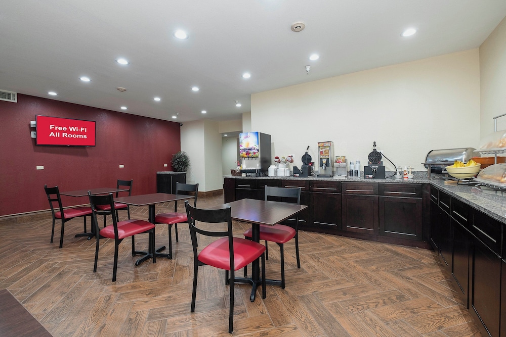 Econo Lodge Inn & Suites Monee 42/59