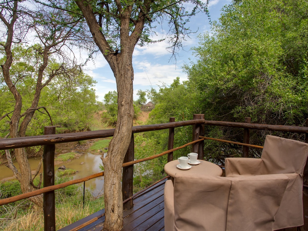 MADIKWE RIVER LODGE 35/42