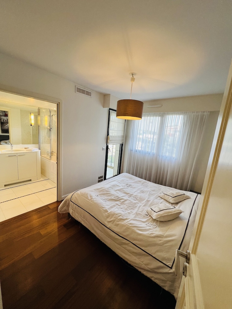 Carlton Riviera 9/50