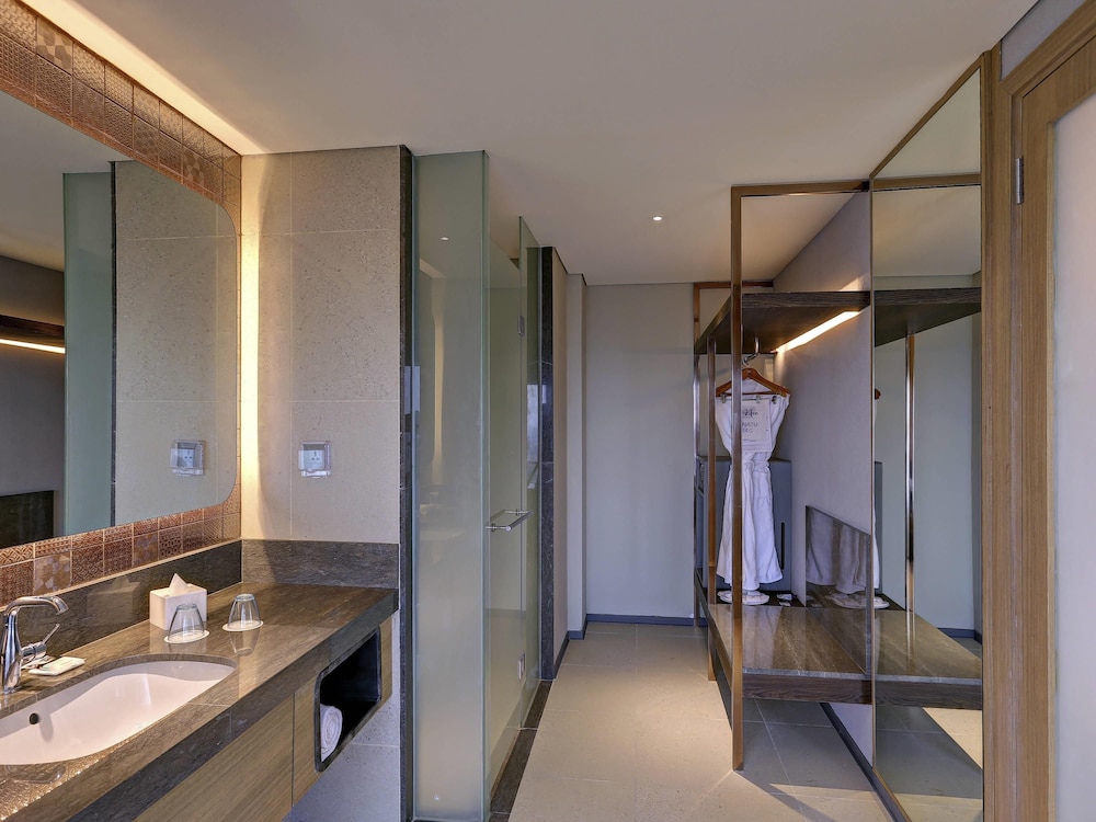 Mercure Jakarta Gatot Subroto 77/78