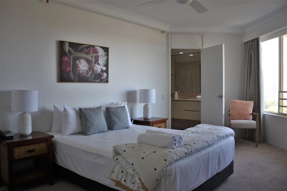 3 Bedrooms, Superior, Partial Airport View
