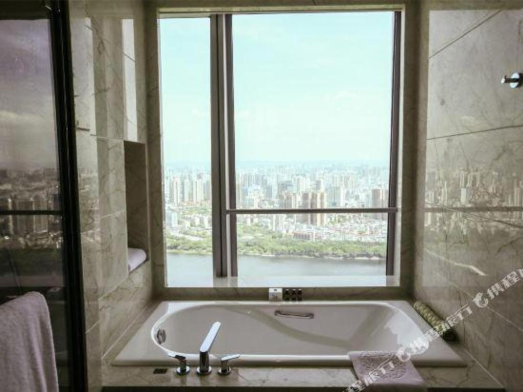Ming Du Lakeside Hotel 29/30