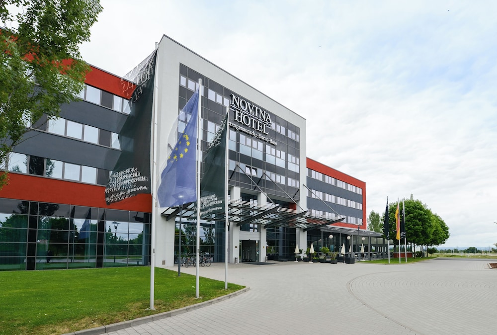 NOVINA HOTEL HERZOGENAURACH HERZO-BASE 6/66
